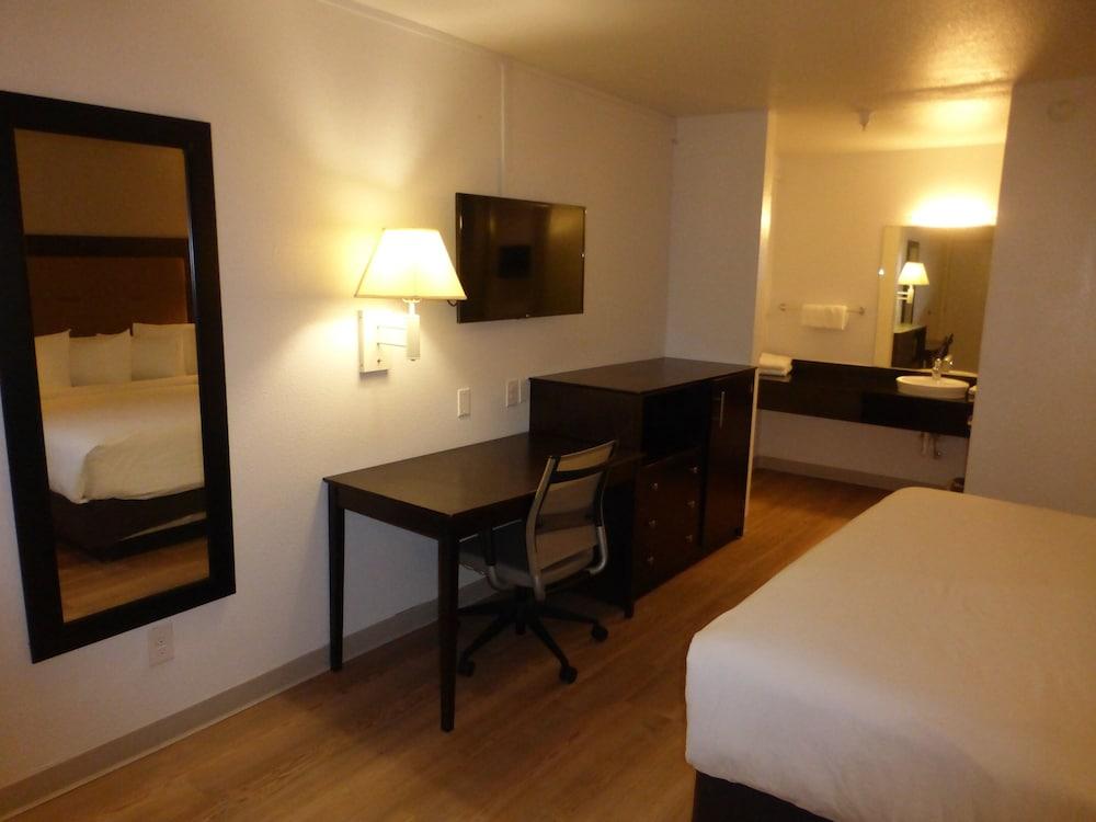 رد روف إن هيوستن - جيرسي فيليدج