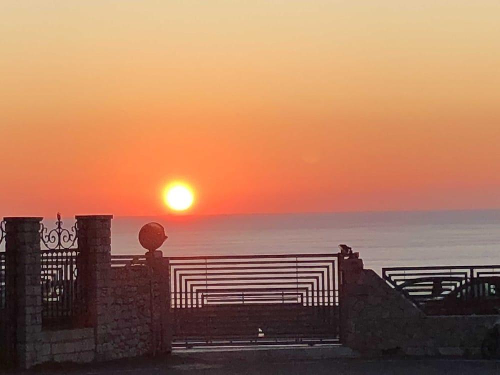 ميزون بلونش لاكشري بد آند بريكفاست تاورمينا تفاصيل الفندق من الخارج