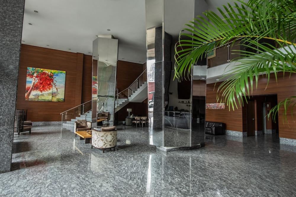 توريز دي ألبا هوتل آند سويتس منطقة الاستقبال