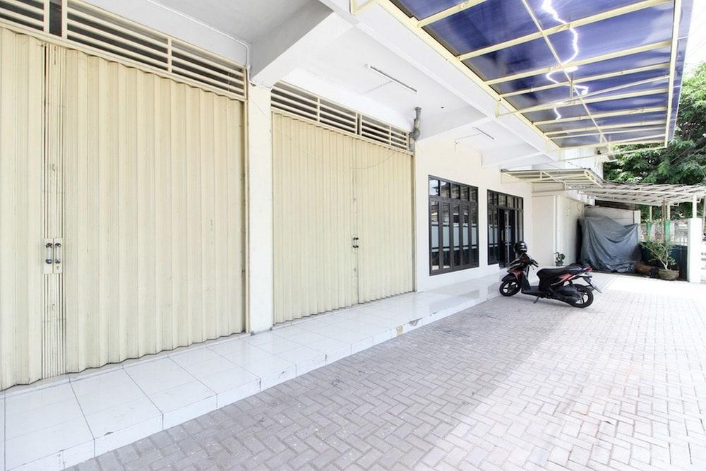 ريد دورز نير جوغجا كيمبالي مونيومينت 3 المنطقة الخارجية