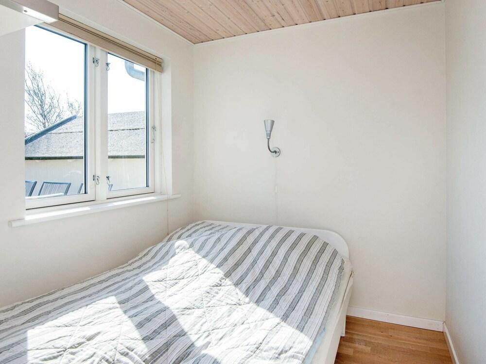 كوزي هوليداي هوم إن جوتلاند ويذ سي فيو غرفة