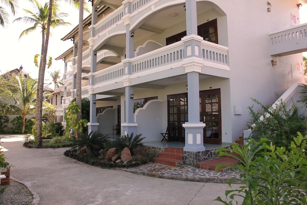 موين سن آند سي بيتش ( بوتيك ريزورت آند جلامبينج) المنطقة الخارجية