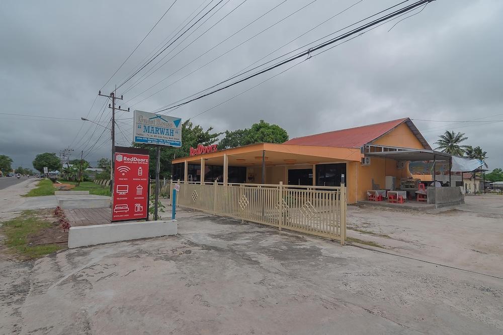 ريد دورز سياريا آت جالان تجيليك ريووت المنطقة الخارجية