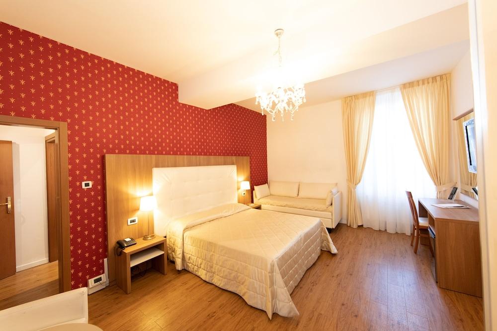 ألبيرجو روسيني 1936 سمول آند تشارمينج غرفة