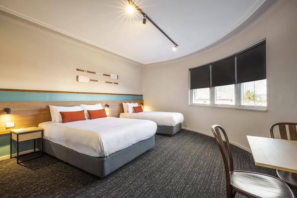 نايتكاب آت أوشن بيتش هوتل غرفة