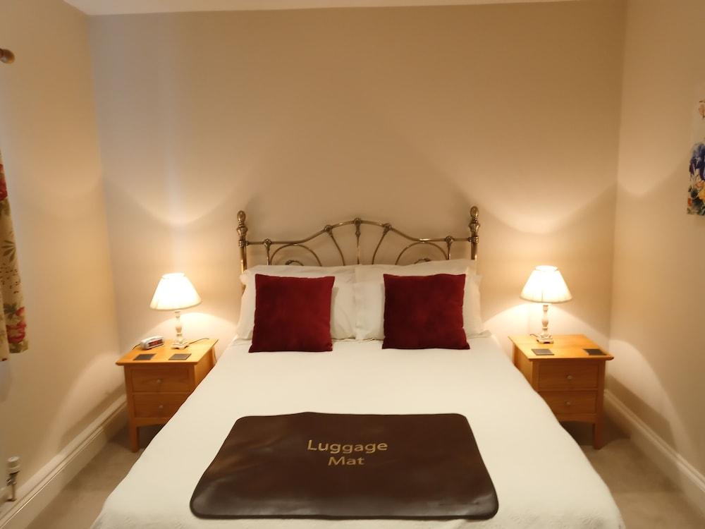 أوك إند لودج