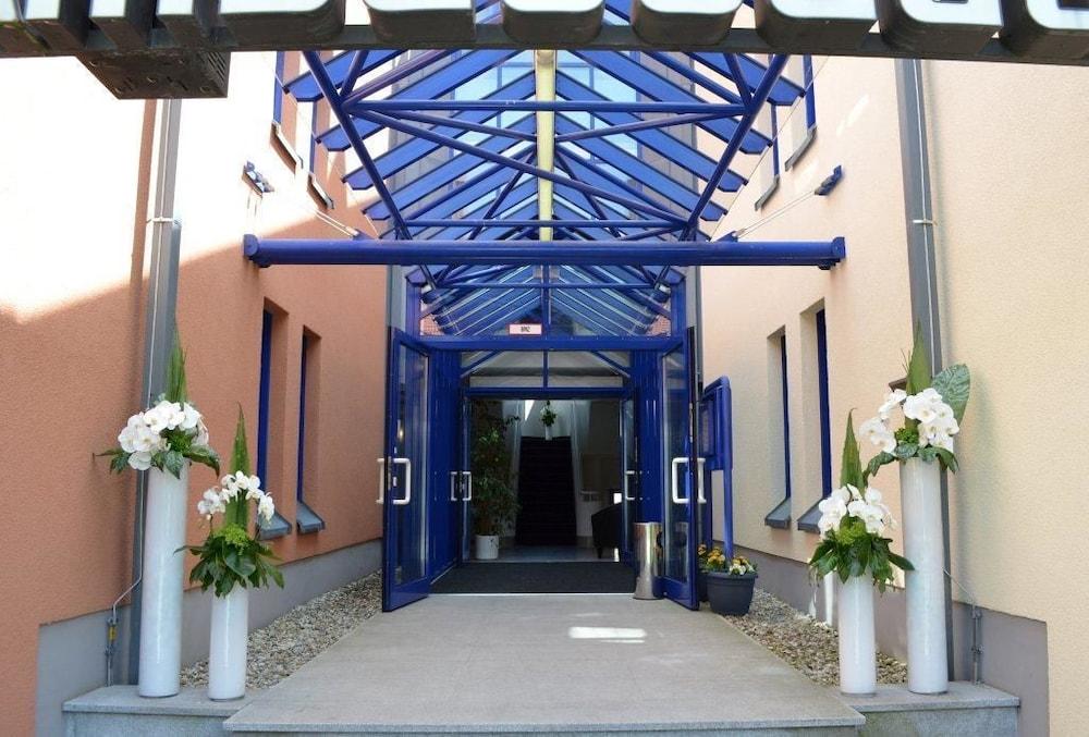 أمباسادور أبارتهوتل