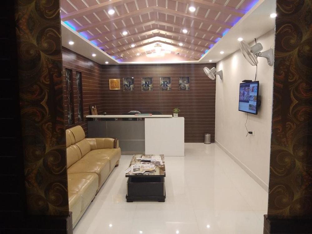 جاي إن آر جراند