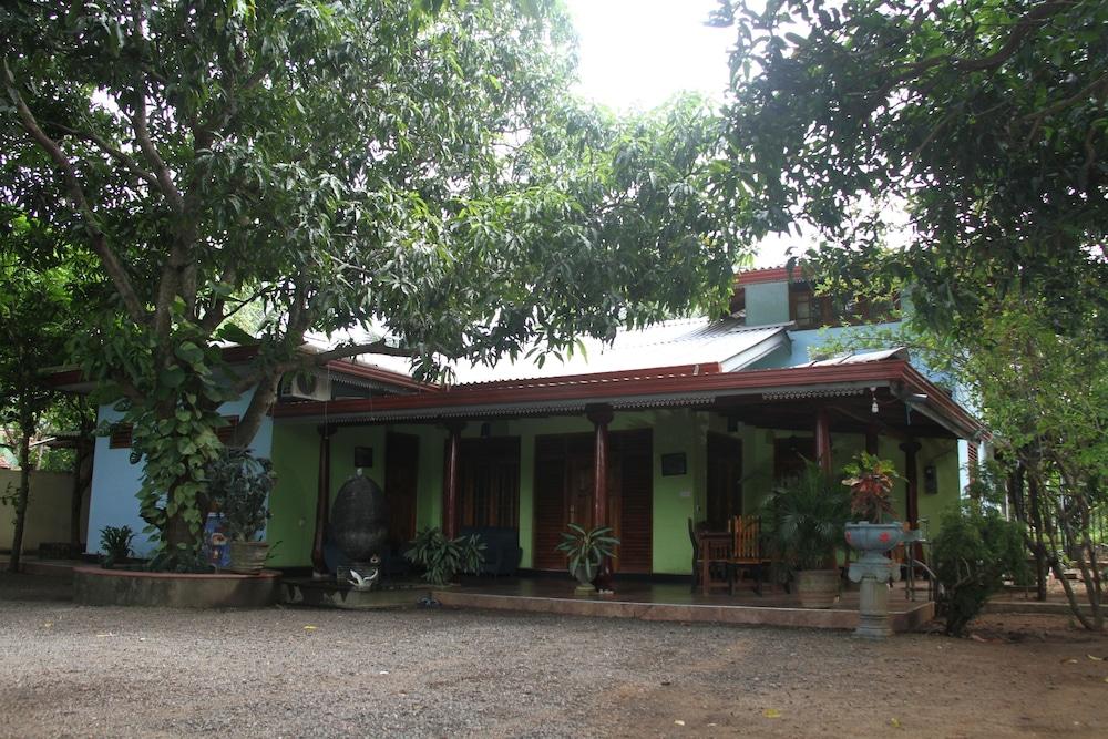 إل إل توريست إن أند سافاري جيبز