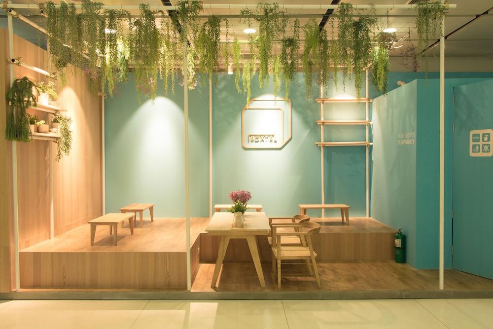 بوكستل آت سوفارنابومي أيربورت منطقة الجلوس في الردهة