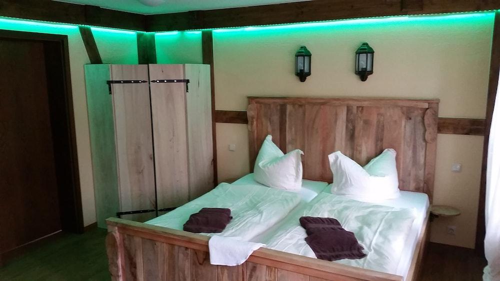 بينزيون تسوم هولتس بانت أوفل ماخر