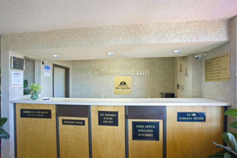 أميريكاز بيست فاليو إن أولين موندز الردهة