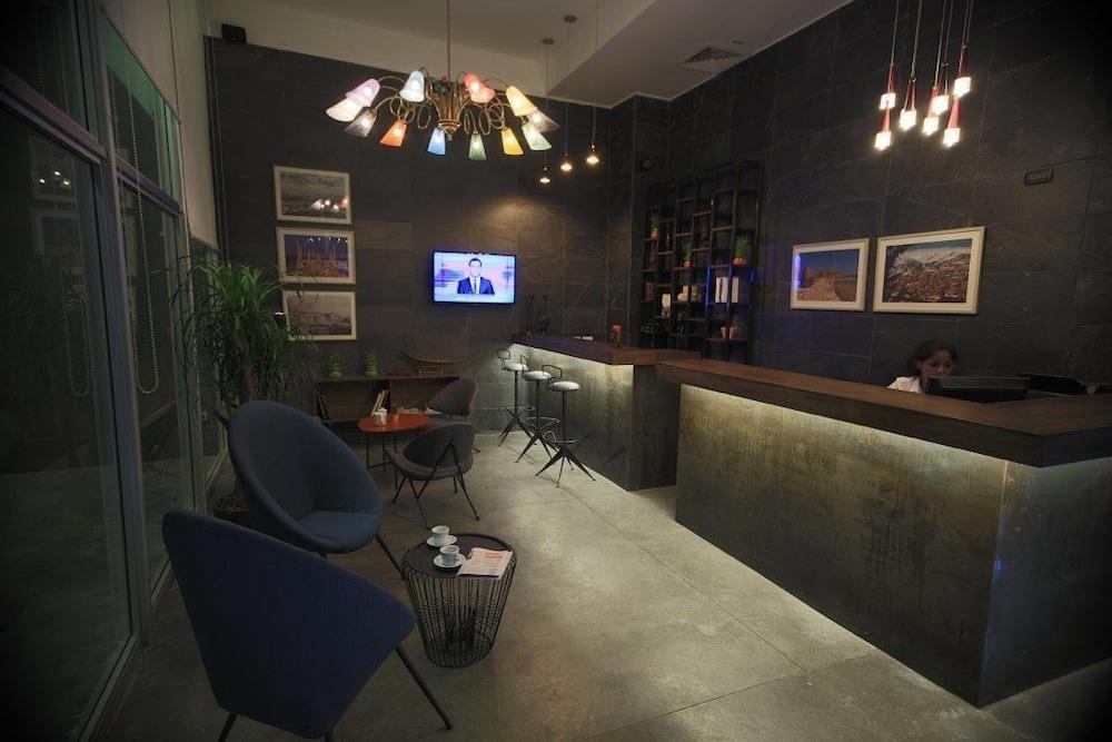 فندق يونيت فور ليفينج منطقة الاستقبال