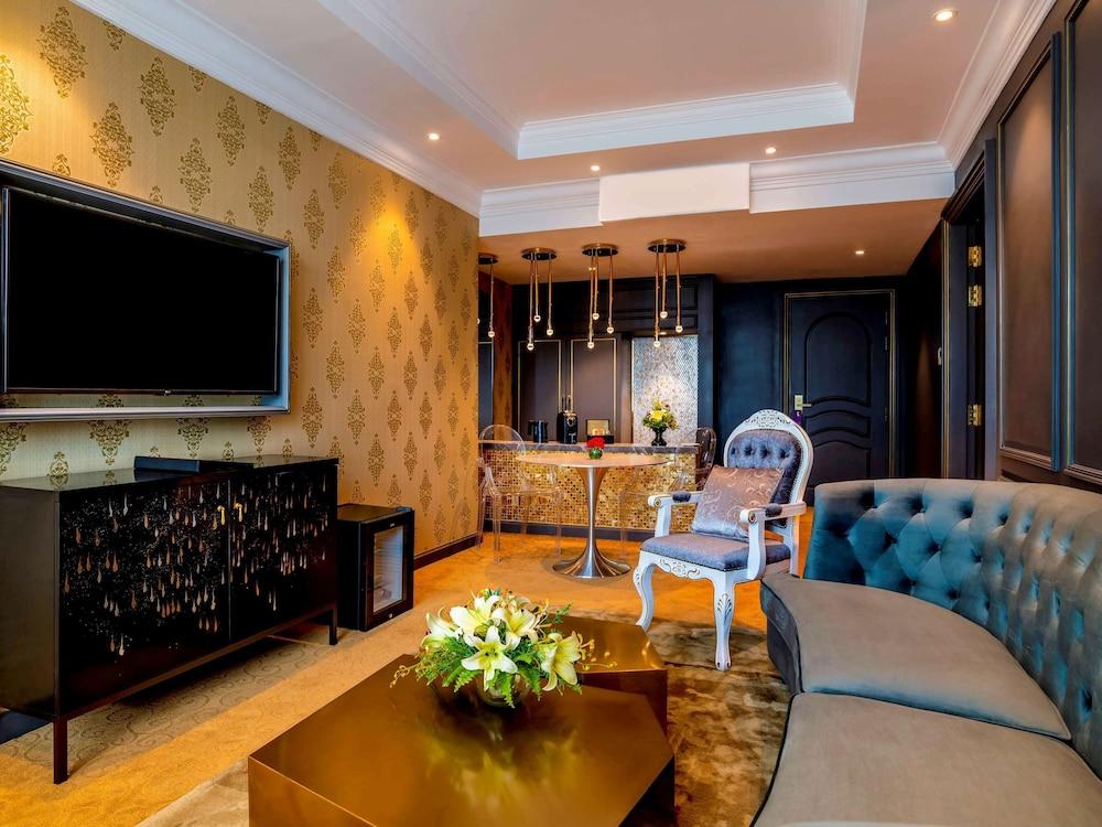 غراند ميركيور يانجون غولدن إمباير أخرى