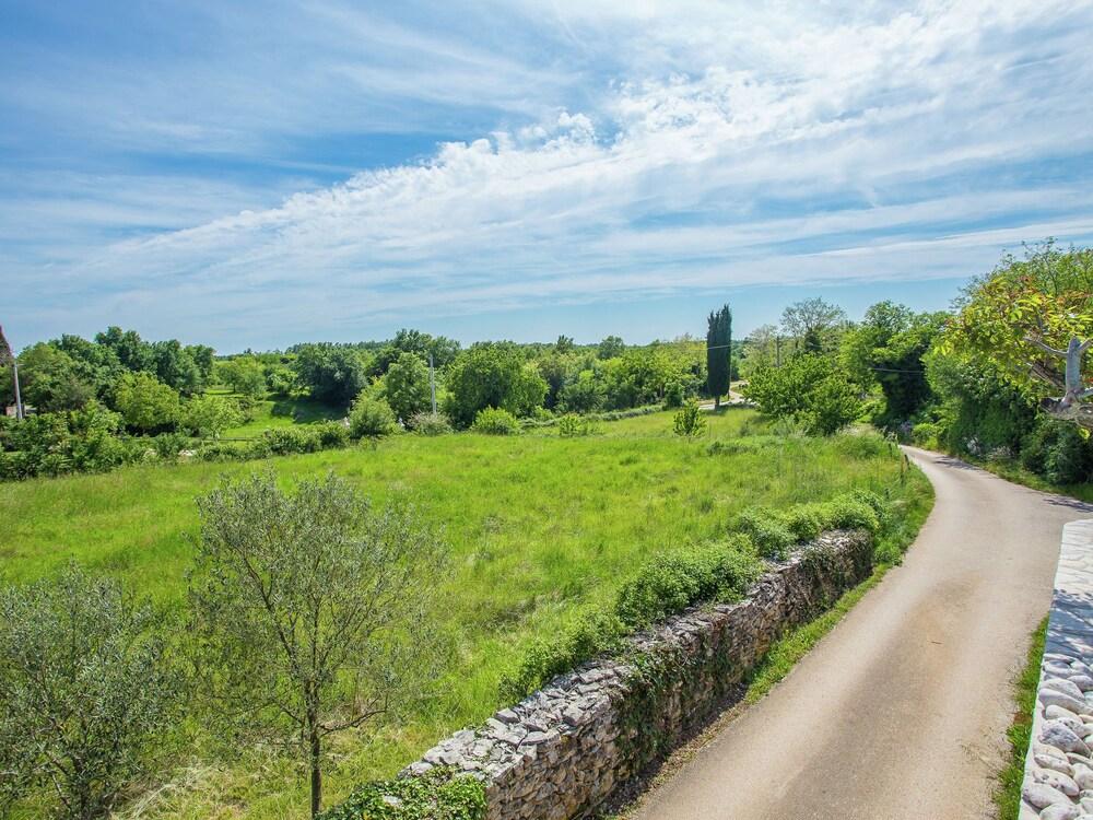 أوثينتيك ستون هوليداي هاوس ويذ برايفت بول آند فيري نايس لوكيشن إن إستريا المنطقة الخارجية