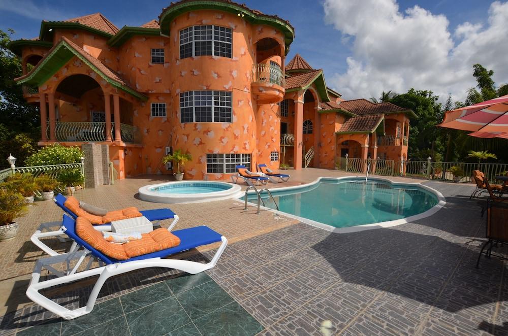 دريم كاسل فيلا، مونتيجو باي 8 بد روم