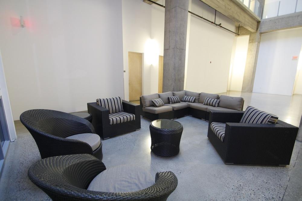 داون تاون لوفت ستايل كوندو هيتيد باركينج الفندق من الداخل