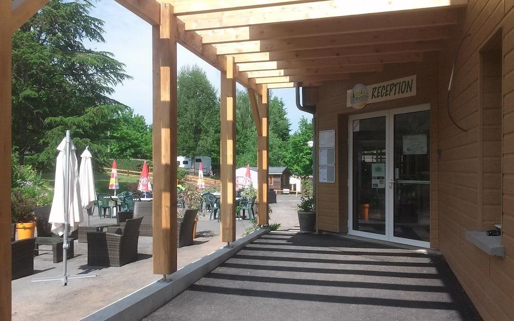 كامبينج بوا دو جرافيير الصورة الأساسية