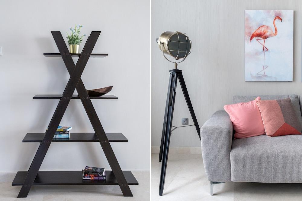 شقة غنية ونابضة بالحياة مكوّنة من غرفتي نوم مع مكتب في وسط مدينة دبي داخلي