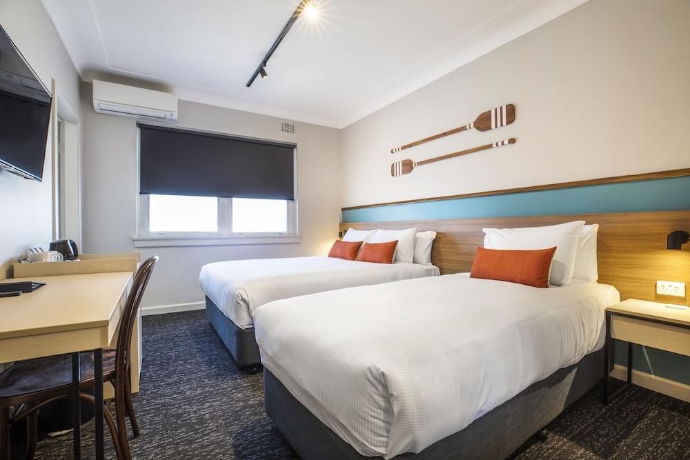 نايتكاب آت أوشن بيتش هوتل غرفة