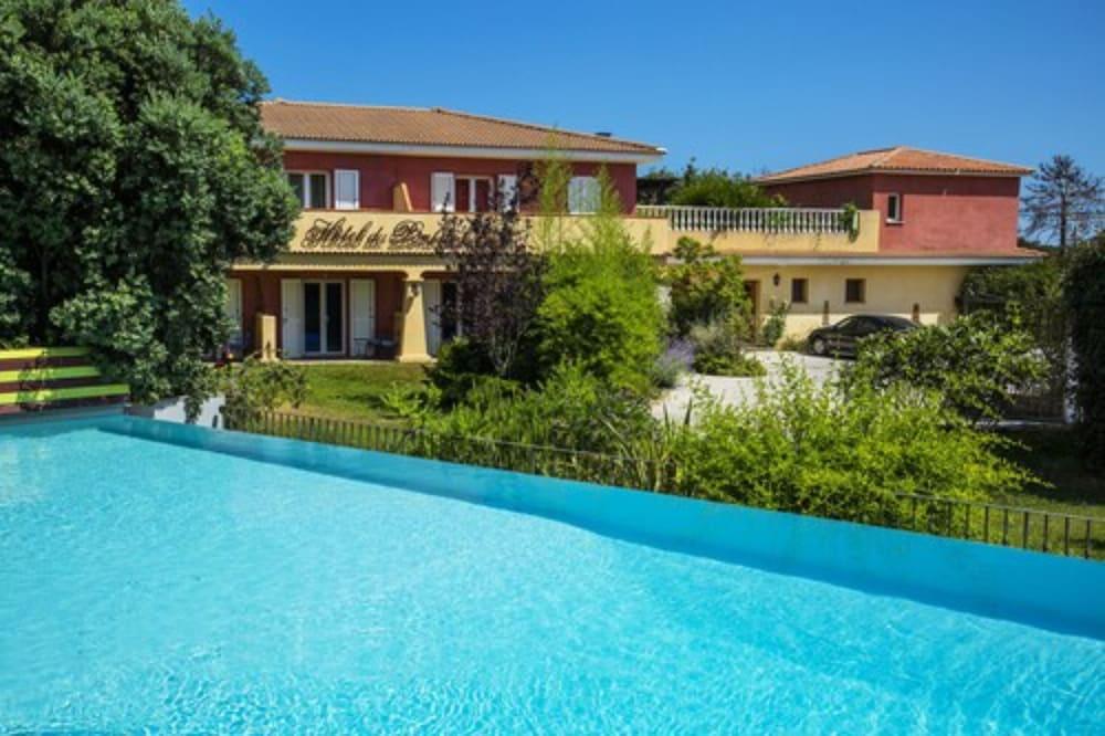 أوتل ريزيدونس دو بون دو لوسو حمام سباحة لا متناهي