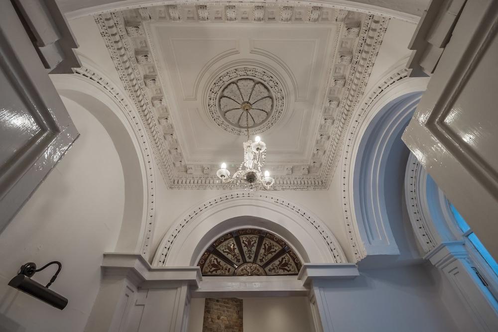 ذا باتريك كافاناف سويت - هيبهيب ستاي تفاصيل الفندق من الداخل