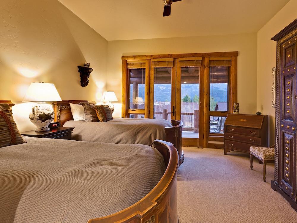 Tristant 115 by Exceptional Stays Room