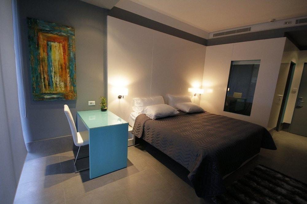 فندق يونيت فور ليفينج غرفة