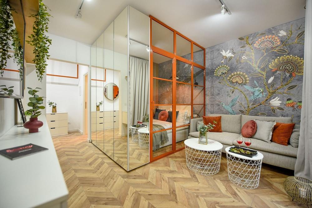 ذا بيردز ستوري بلازا ريزيدنس ستوديو