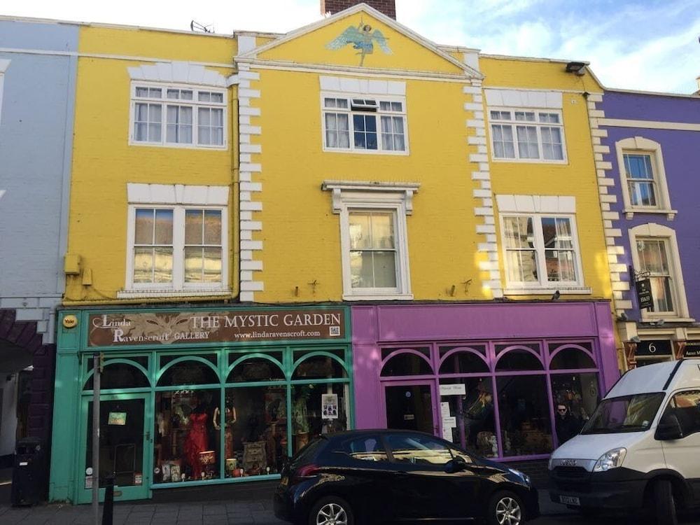 8 أولز بيد آند بريكفاست