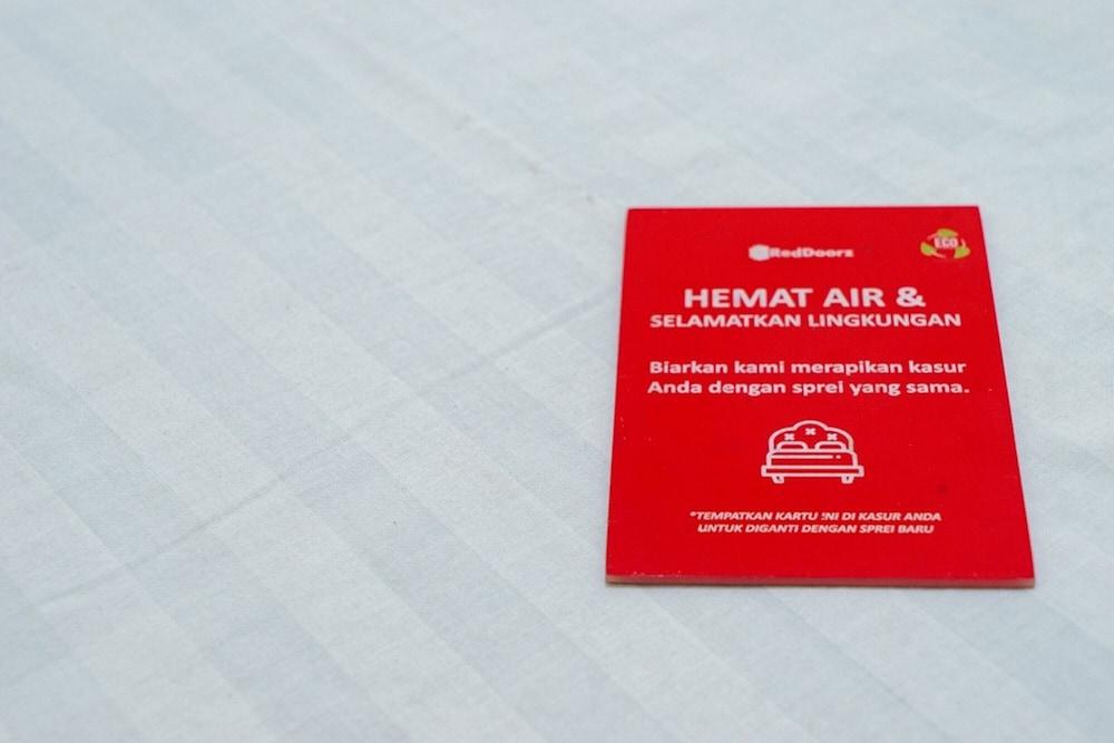 رد دورز نير سي بي دي سليدوج غرفة