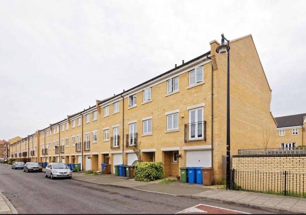 لينبروك جيستس هاوس الصورة الأساسية