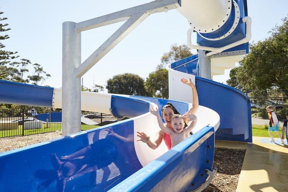 نيرما فيكتور هاربور بيتشفرنت هوليداي بارك حمام سباحة