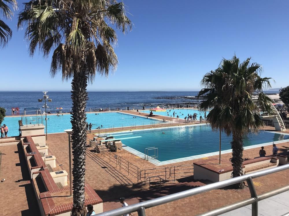 جرين بوينت سيلف كايترينج ستوديو زحليقة مائية