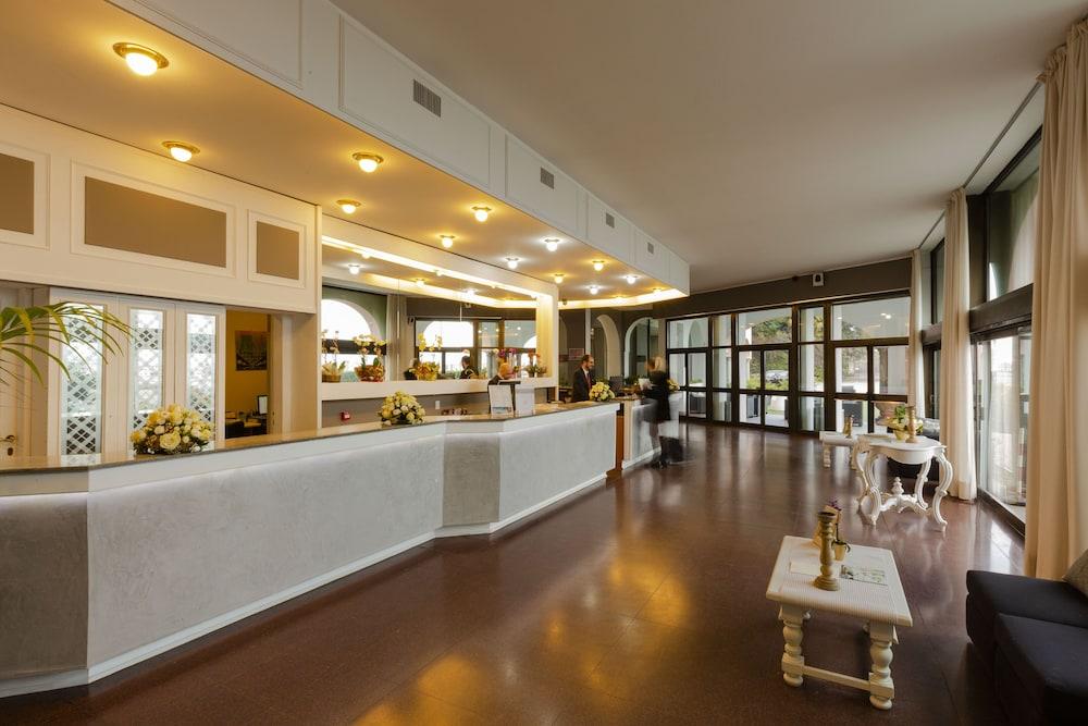 إس إتش جي هوتل فيلا كارولتا