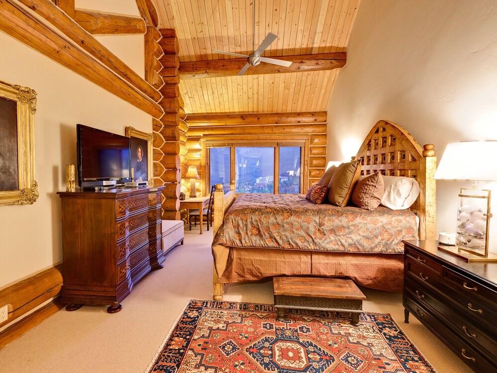 Tristant 115 by Exceptional Stays Room