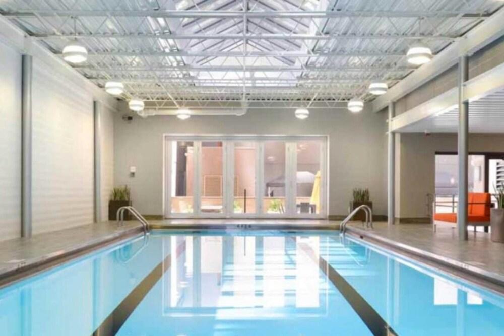 ذا جالفستريم - فايبرنت ستوديو إن ذا هارت أوف داونتاون زحليقة مائية