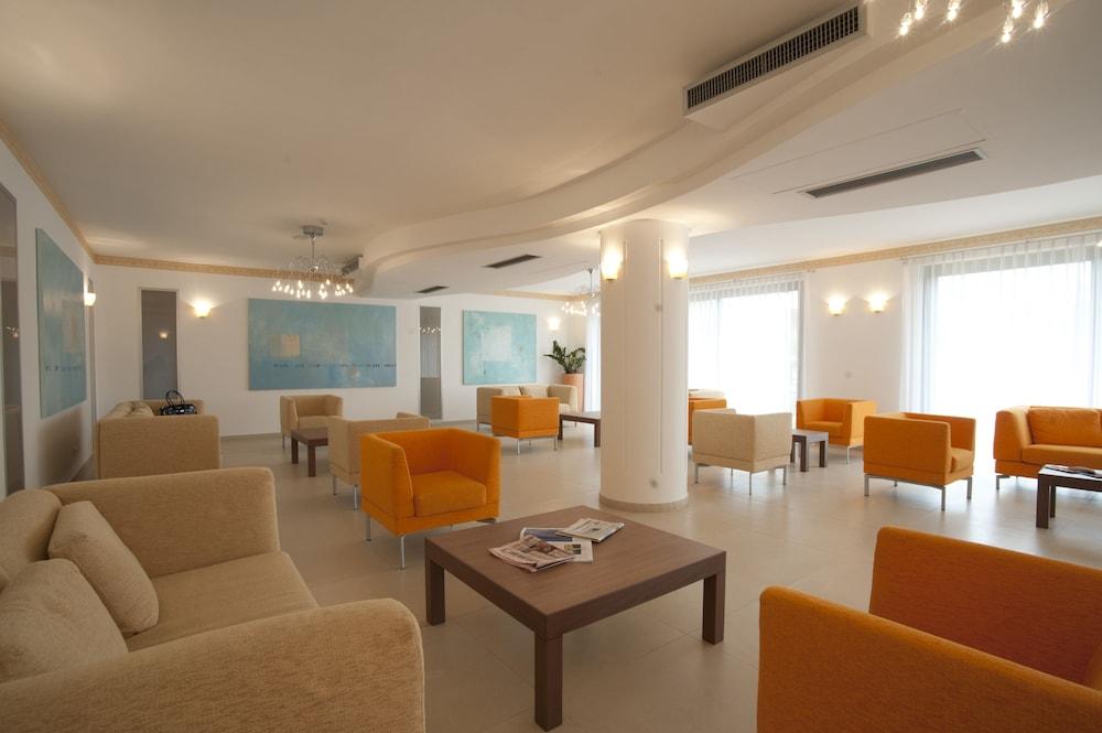 أوسيكلوب هوتل منطقة الانتظار في الردهة