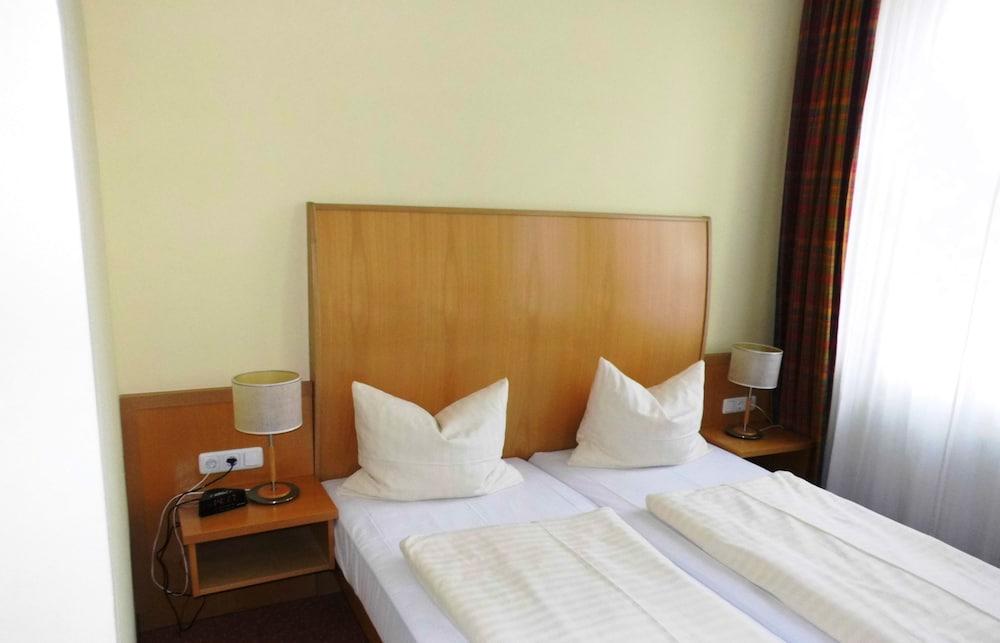 هوتل آم فرونبلان غرفة