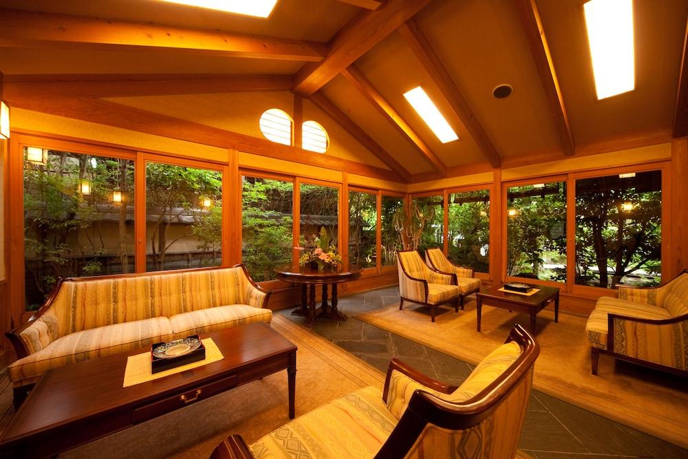 Yufuin Kutsurogi no Yado Nanakawa Lobby