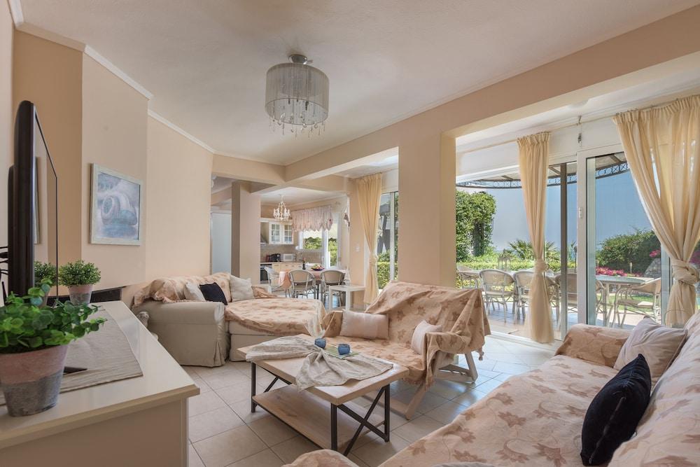 فيلاز إف آند بي سمر كوليكشن - أجيان ريزيدنس