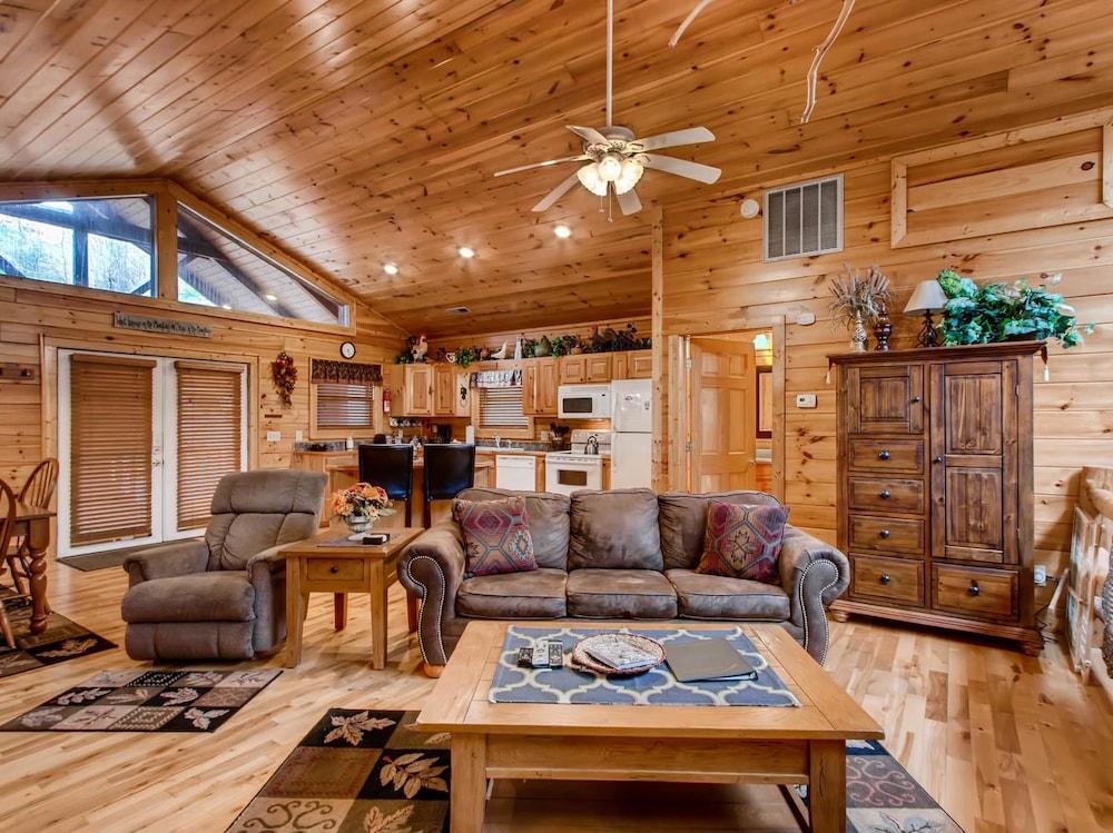 كابينة هيدن هارت مكونة من غرفة نوم واحدة من ريد أونينج منطقة المعيشة