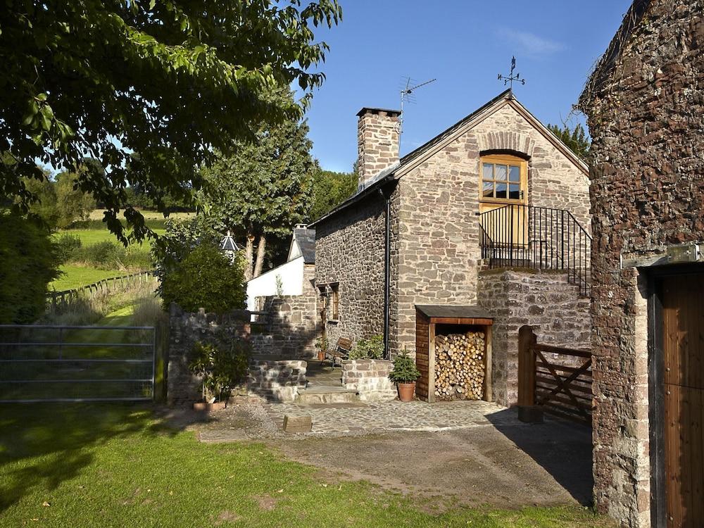 Charming and Authentic Cottage With Beautiful Views in a Quiet Location