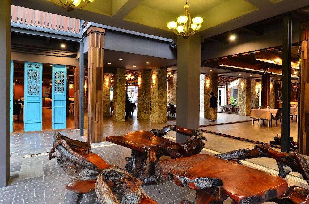 Lap Roi Karon Beachfront Interior Entrance