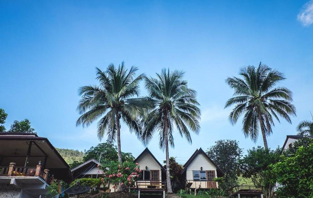 Naphatphorn Resort Exterior