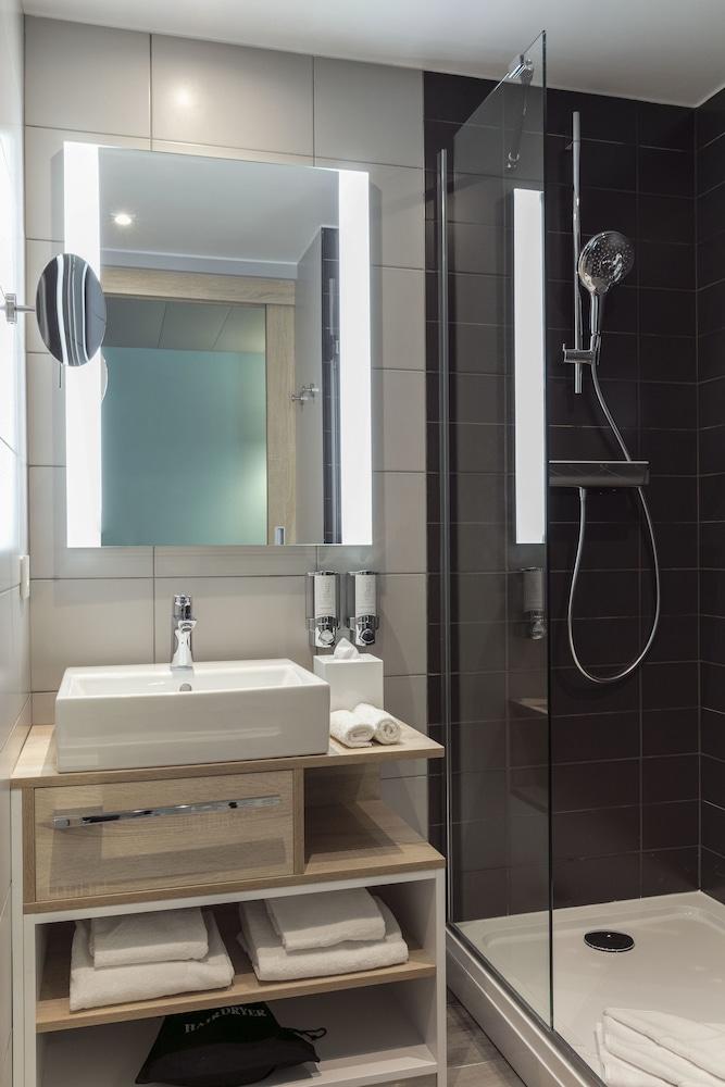 هامتون باي هيلتون باريس كليشي حمام