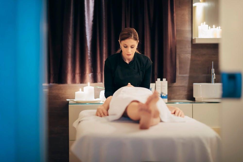 بايز هوتل تدليك