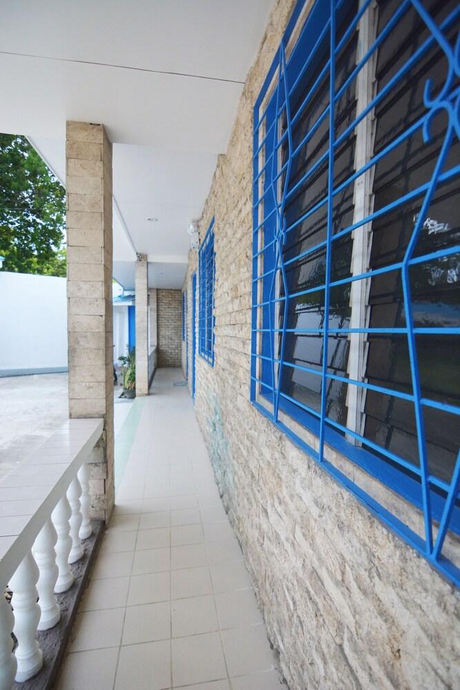 Highway to H Inn - Totolan Exterior