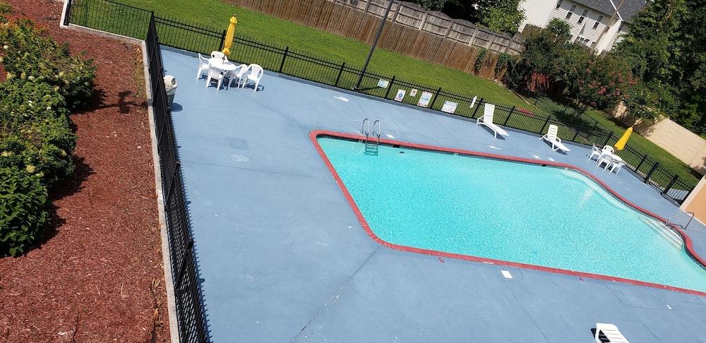 سوبر 8 باي ويندام أشلاند/ريتشموند زحليقة مائية