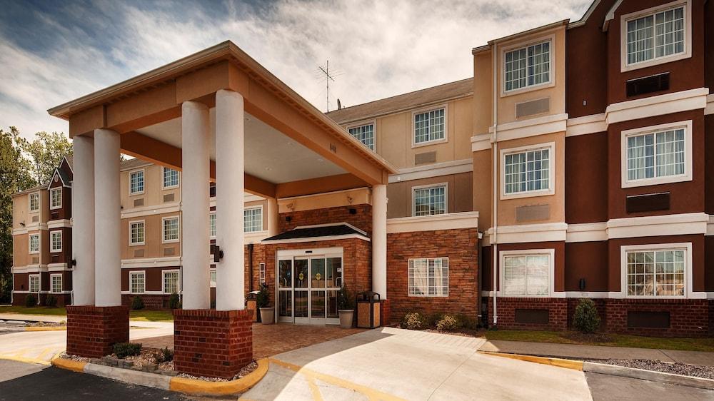 بست ويستيرن بلس إليزابيث سيتي إن آند سويتس